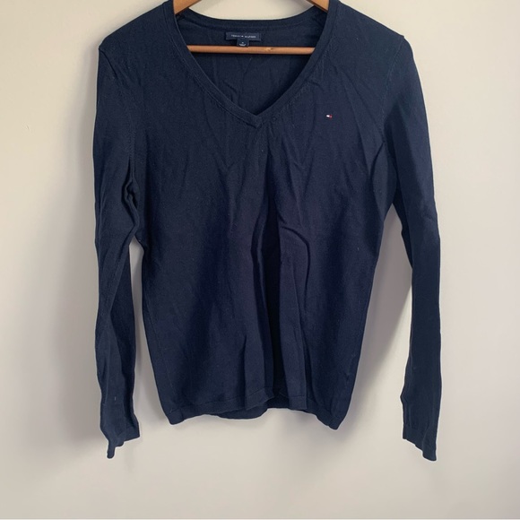✨2/20✨ Tommy Hilfiger Navy V Neck Sweater - Picture 1 of 5